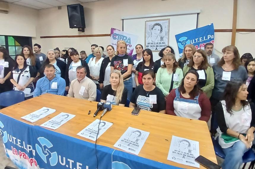 La medida de fuerza fue convocada por CTERA tras confirmarse el femicidio de Nancy Godoy