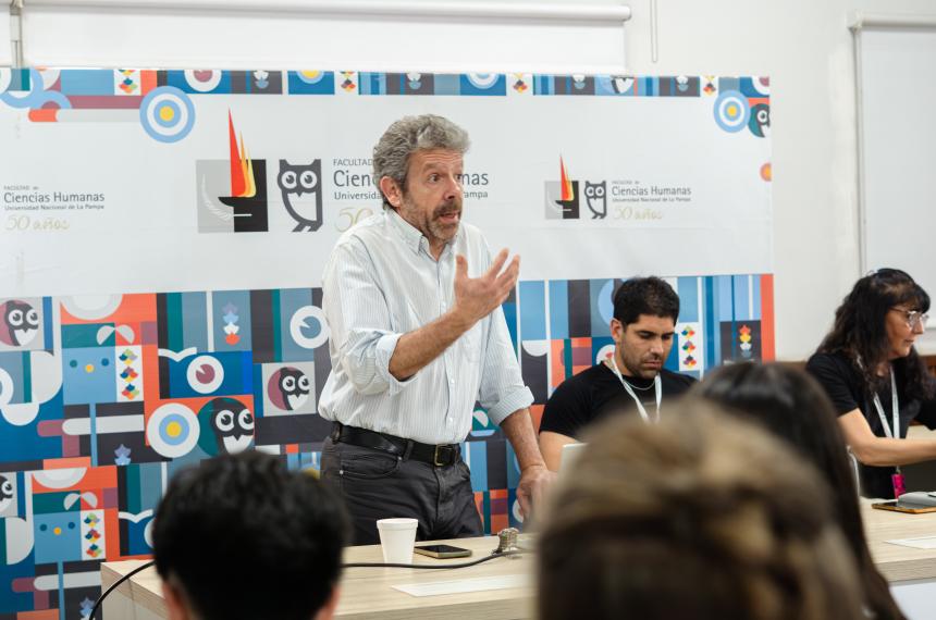 Martín Becerra pasó por la UNLPam