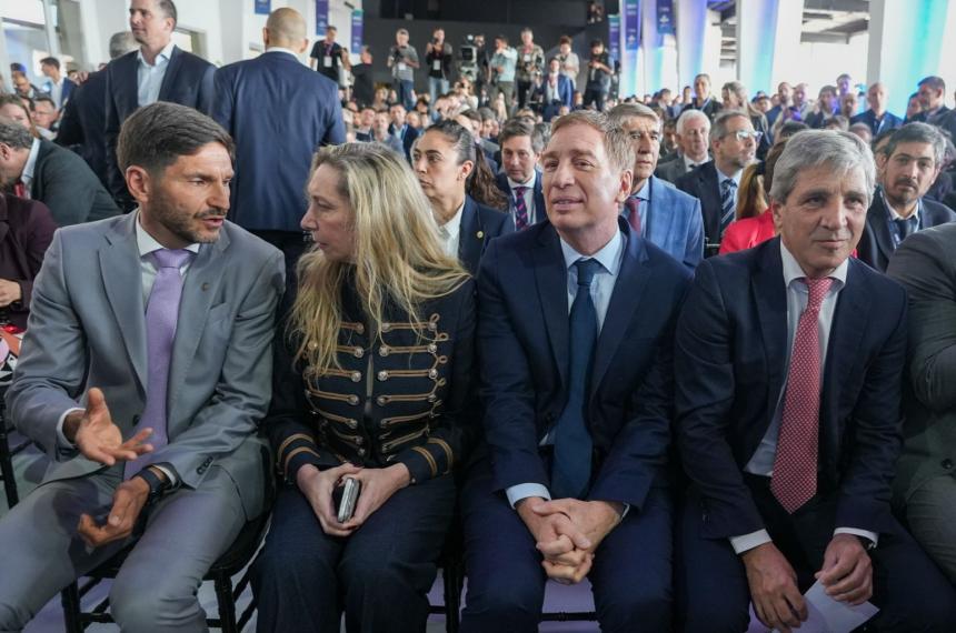 Karina Milei en Rosario junto al resto de las autoridades locales y nacionales
