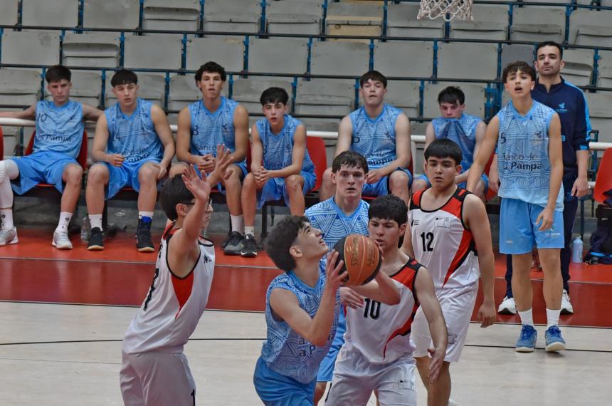 El b�squet masculino ganó tras dos tiempos suplementarios