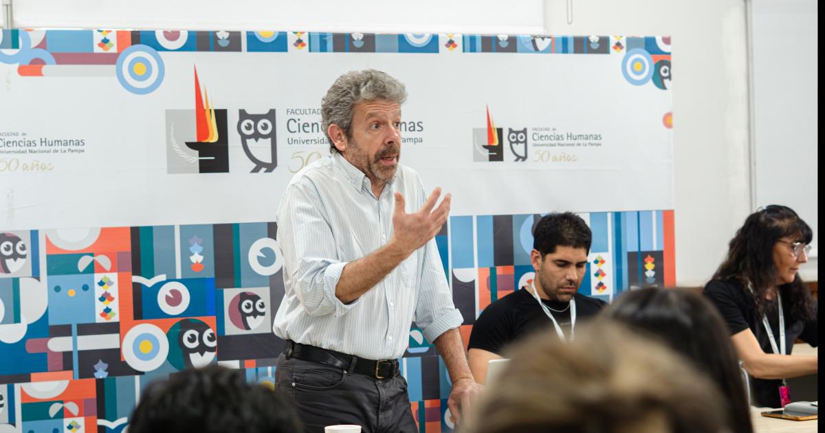 Martín Becerra pasó por la UNLPam