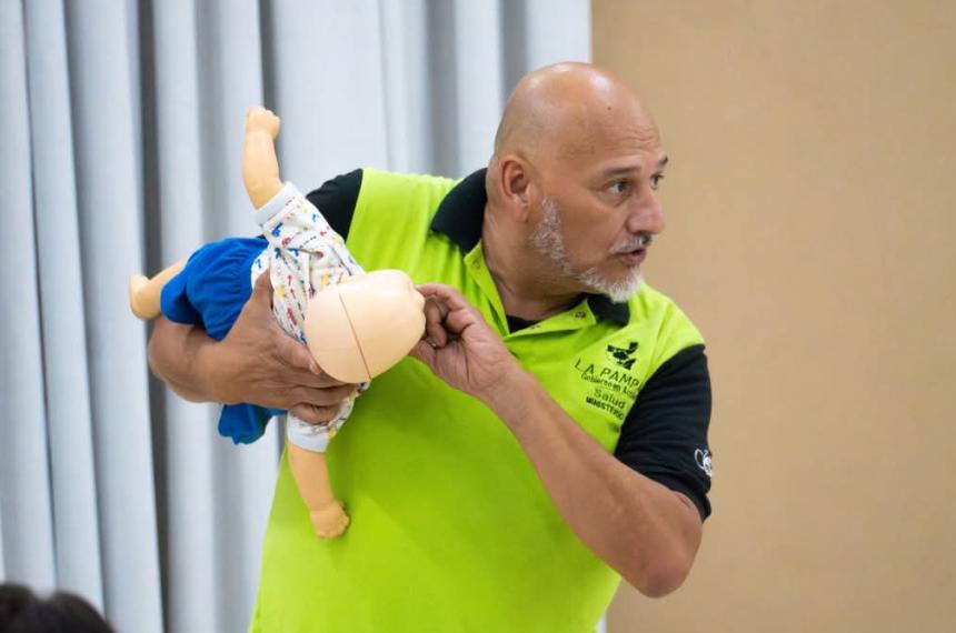 El curso que recibieron el año pasado efectivos policiales en técnicas de reanimación cardiopulmonar (RCP)