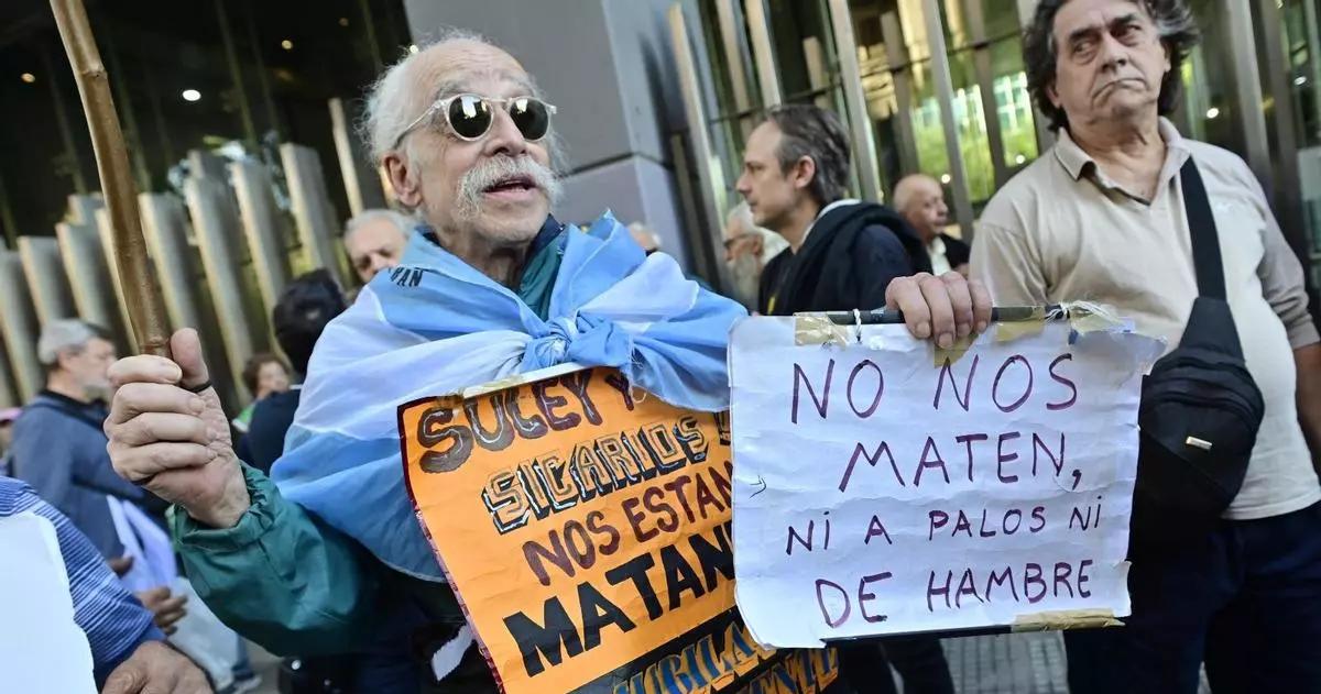Los jubilados y pensionados seguir�n cobrando un bono de 70000