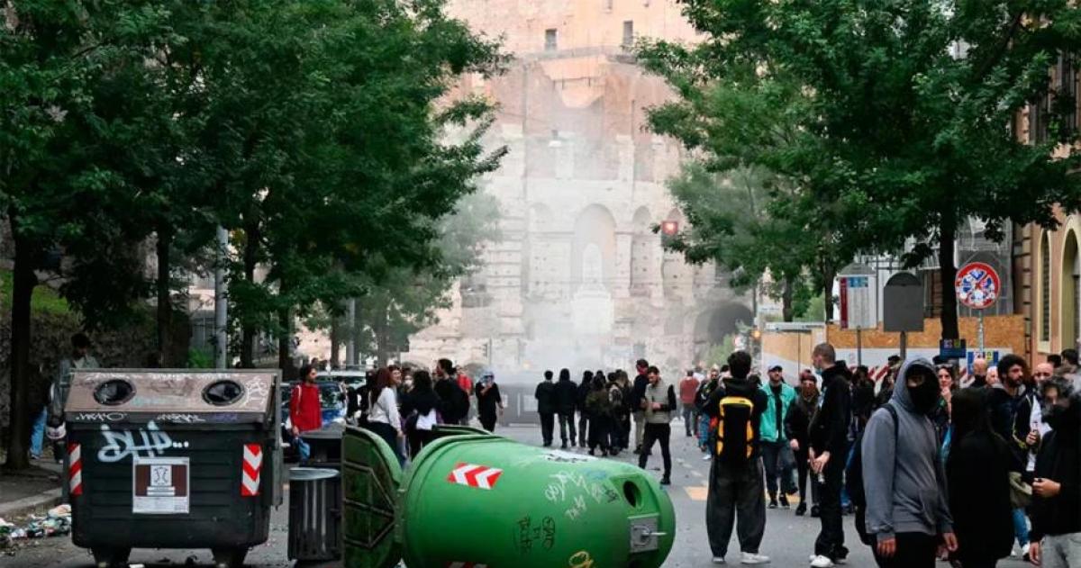 En Roma las actividades comenzaron durante la mañana con una marcha estudiantil y el inicio de una acampada frente al Coliseo