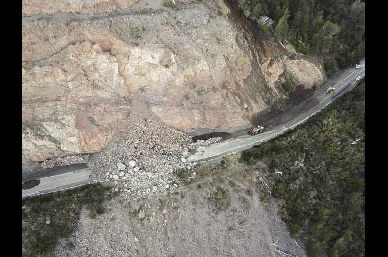 La ruta 40 está "intransitable" y Villa La Angostura está en vilo por ...
