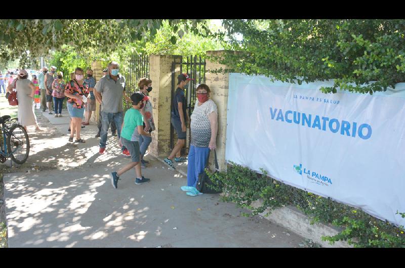 cola para vacunacion hospital evita 5