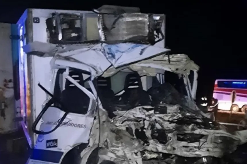 Un muerto luego de un choque de camiones en el cruce de las rutas 5 y 7 ...