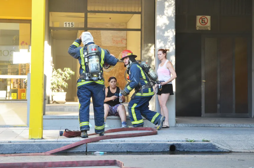 Principio de incendio en un edificio en pleno centro :: El Diario de La ...