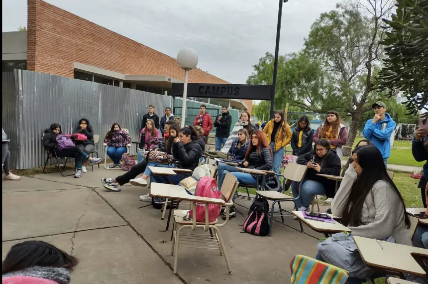 Comenzó el paro de 48 horas con clases públicas en la UNLPam :: El ...