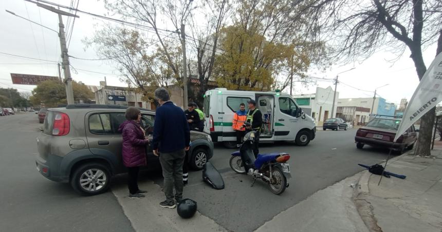 Otro choque entre un auto y una moto en Santa Rosa :: El Diario de La Pampa