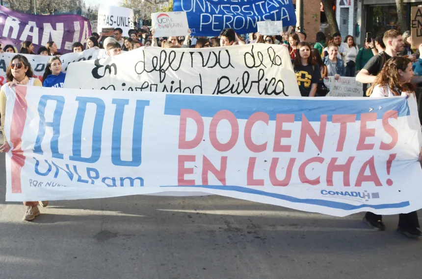 Docentes universitarios, de paro lunes y martes :: El Diario de La Pampa