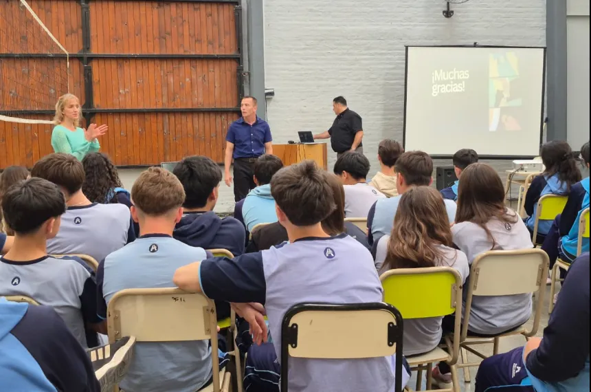 Tránsito: una charla con jóvenes sobre prevención y concientización ...