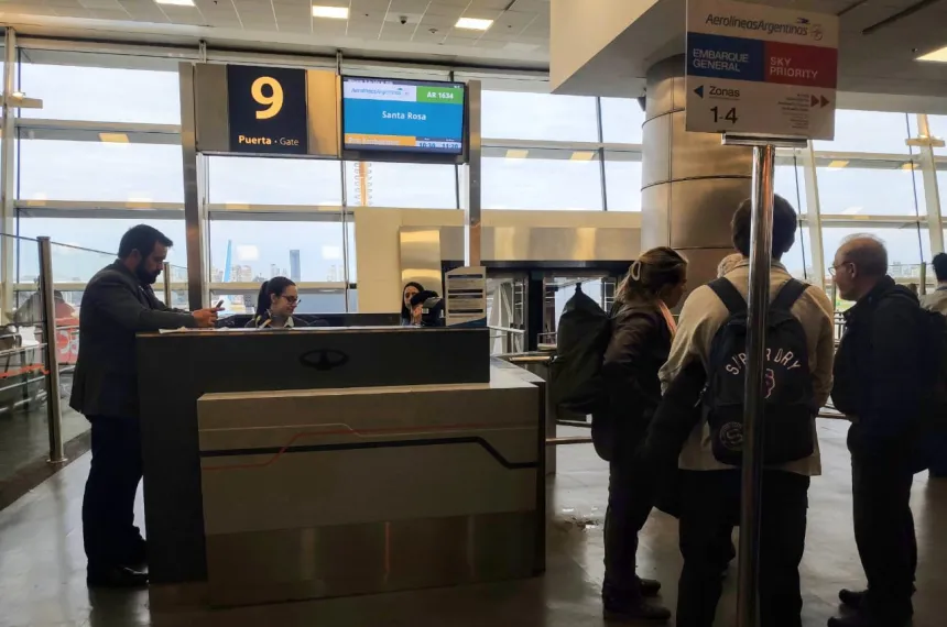 Por la neblina postergan el vuelo matutino de Buenos Aires a Santa Rosa